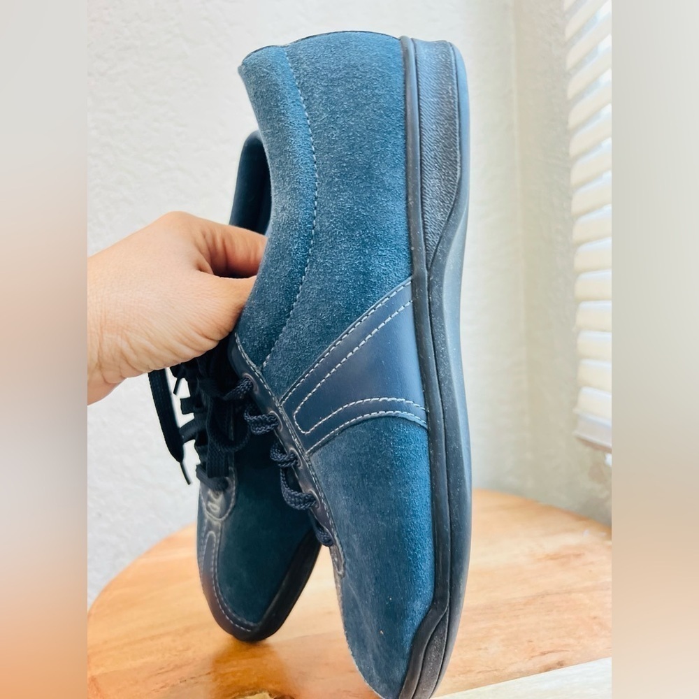Easy Spirit Shoes Womens 9.5 M On Cue Casual Low Sneakers Blue Suede Lace Up